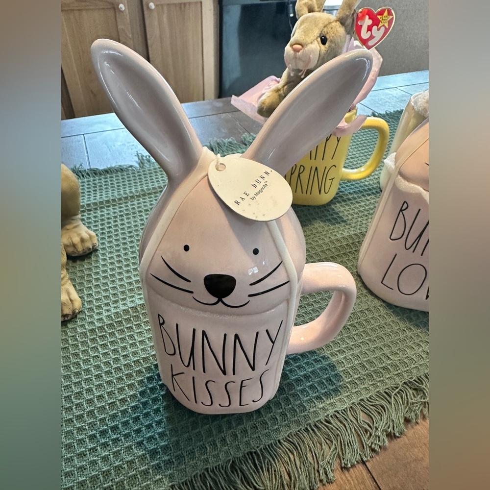 Rae Dunn NWT BUNNY KISSES Mug with Bunny Topper 🐰